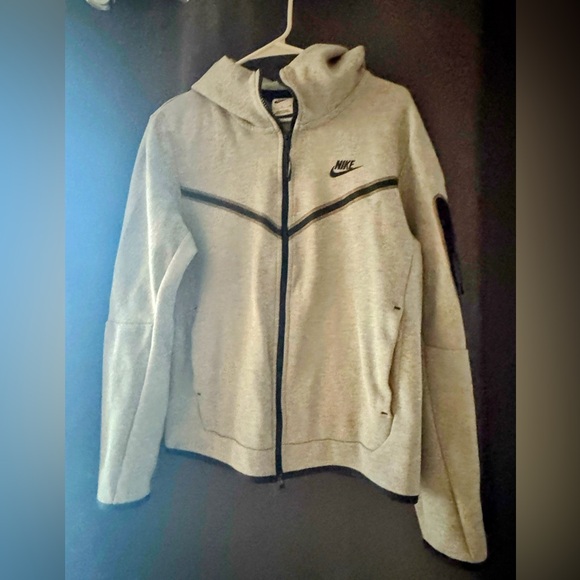 Nike Tech Gray Hooded Jacket - Picture 1 of 3